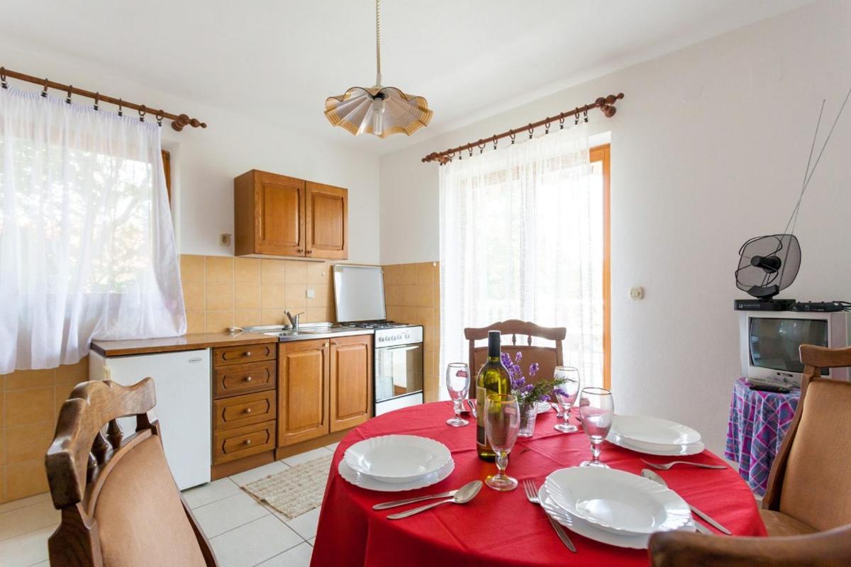 Apartments Magdalena Malinska Bagian luar foto