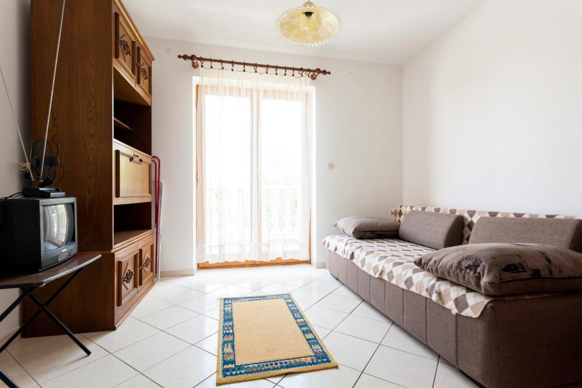 Apartments Magdalena Malinska Bagian luar foto